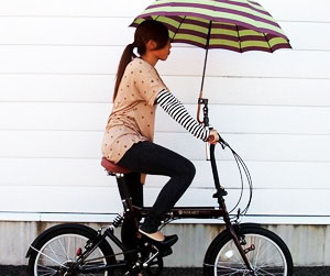 雨の日に大活躍の自転車用傘スタンド